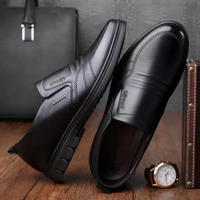 Men's Leather shoes new black Soft bottom anti slip and breath shoes men's Business dress casual Zapatos luxury light flat