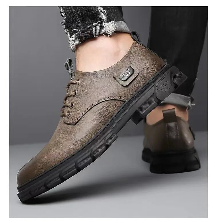 Men new soft soled leather shoes Outdoor nonslip walking shoes Casual light business footwear Comfort workwear trendy male shoe