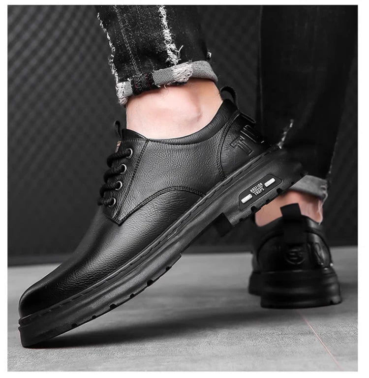 Men's Outdoor Casual Leather Shoes Lace Free Retro Soft Bottom Low-Top Work Shoes