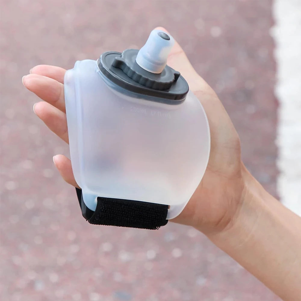 Wrist Water Bottle,Wearable HandsFree Silicone 200 ml Running Water Bottle,Portable Fitness Cycling Marathon Rock Climbing