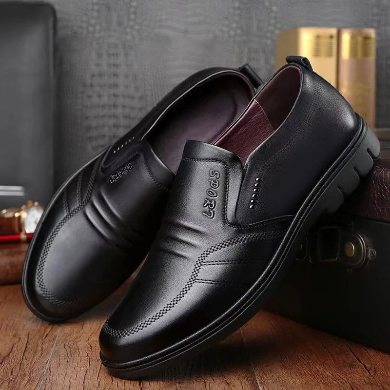 Men's Leather shoes new black Soft bottom anti slip and breath shoes men's Business dress casual Zapatos luxury light flat